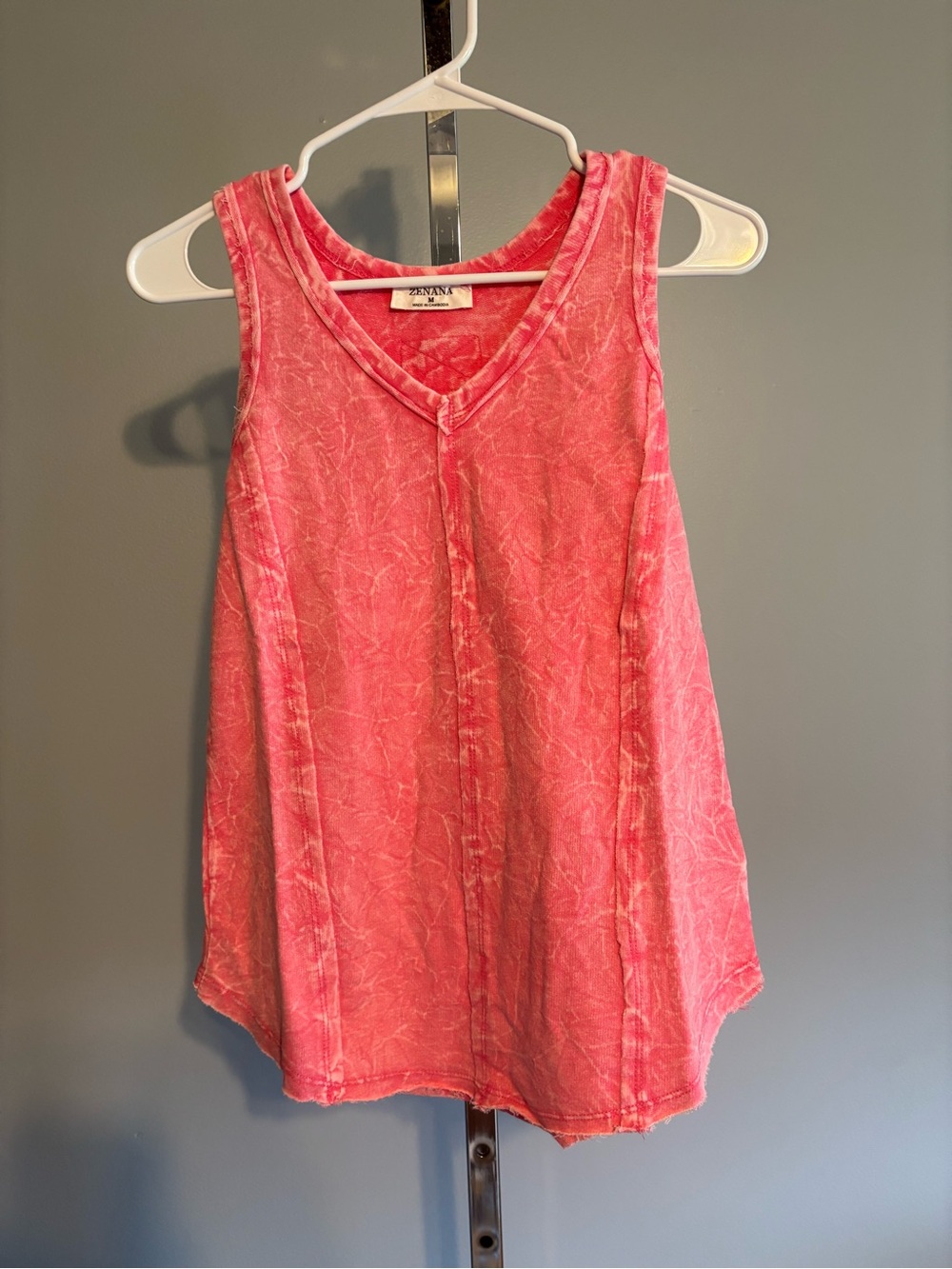 Zenana fuchsia tank v neck pullover S M